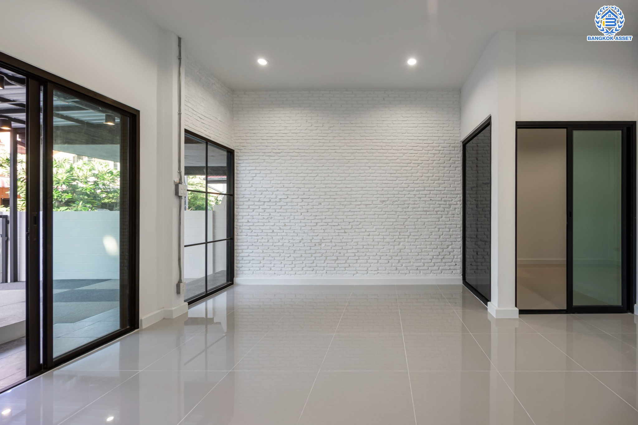 บ้านมือสองตกแต่งใหม่ ม.ซื่อตรง รัตนาธิเบศร์ หลังมุม หน้าโครงการติดรถไฟฟ้า "สถานีไทรม้า"!! เนื้อที่ 34 ตร.ว. ฟังก์ชัน 3 ห้องนอน 3 ห้องน้ำ 1 ห้องอเนกประสงค์ 1 ที่จอดรถ เชื่อมต่อได้หลายเส้นทาง ใกล้ เซ็นทรัลรัตนาธิเบศร์ และทางด่วน "งามวงศ์วาน"